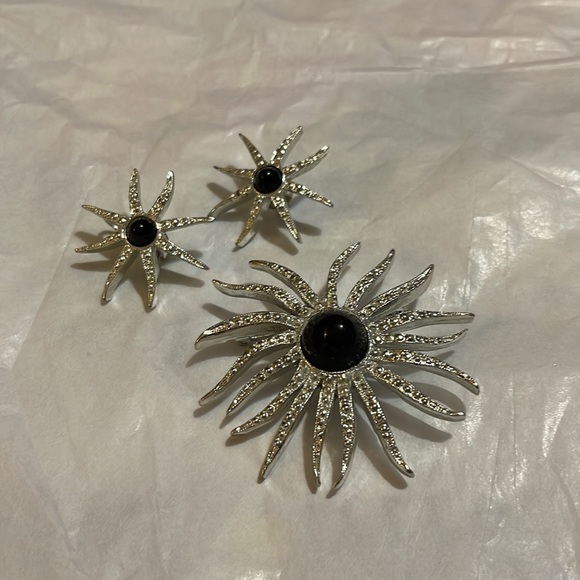 Brooch w/ Earrings - Picture 5 of 7